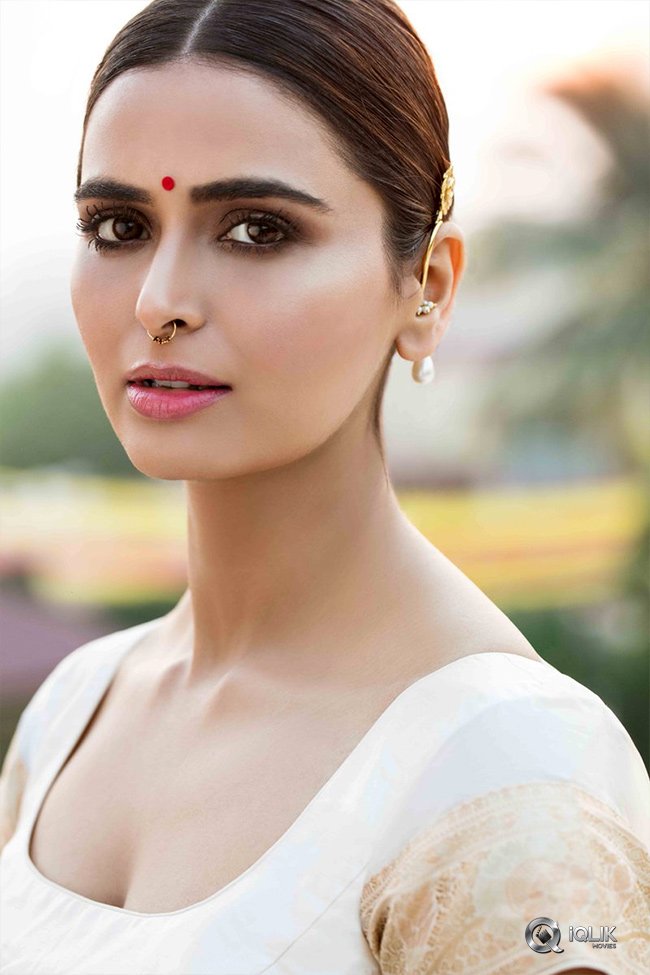 Meenakshi-Dixit